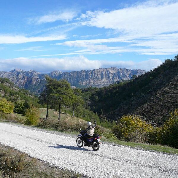 With the motorcycle through Europe - Adventures over mountains and along coastal roads.